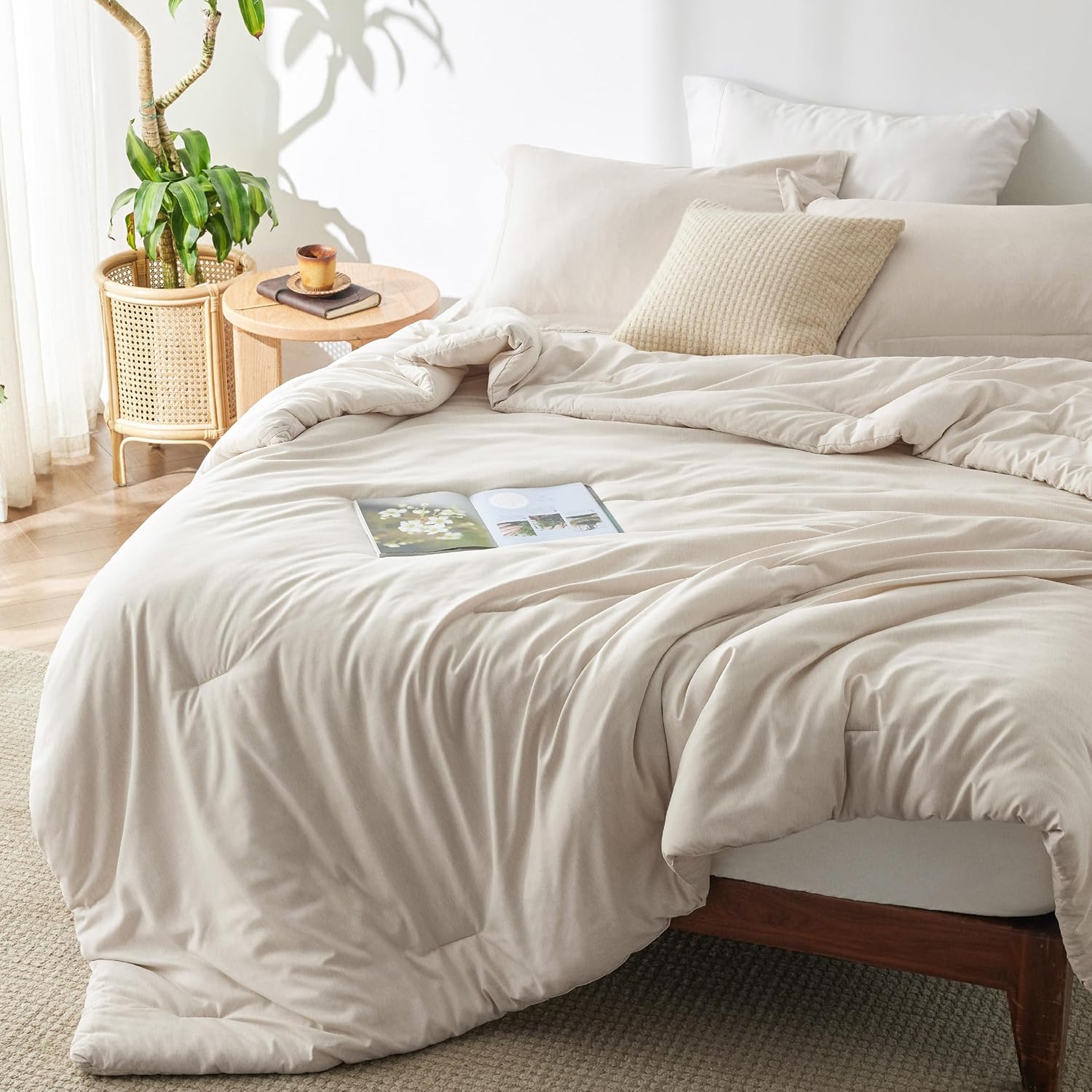 Bedsure Oversized Queen Comforter Set - Beige Soft Bedding for All Seasons, Cationic Dyed...